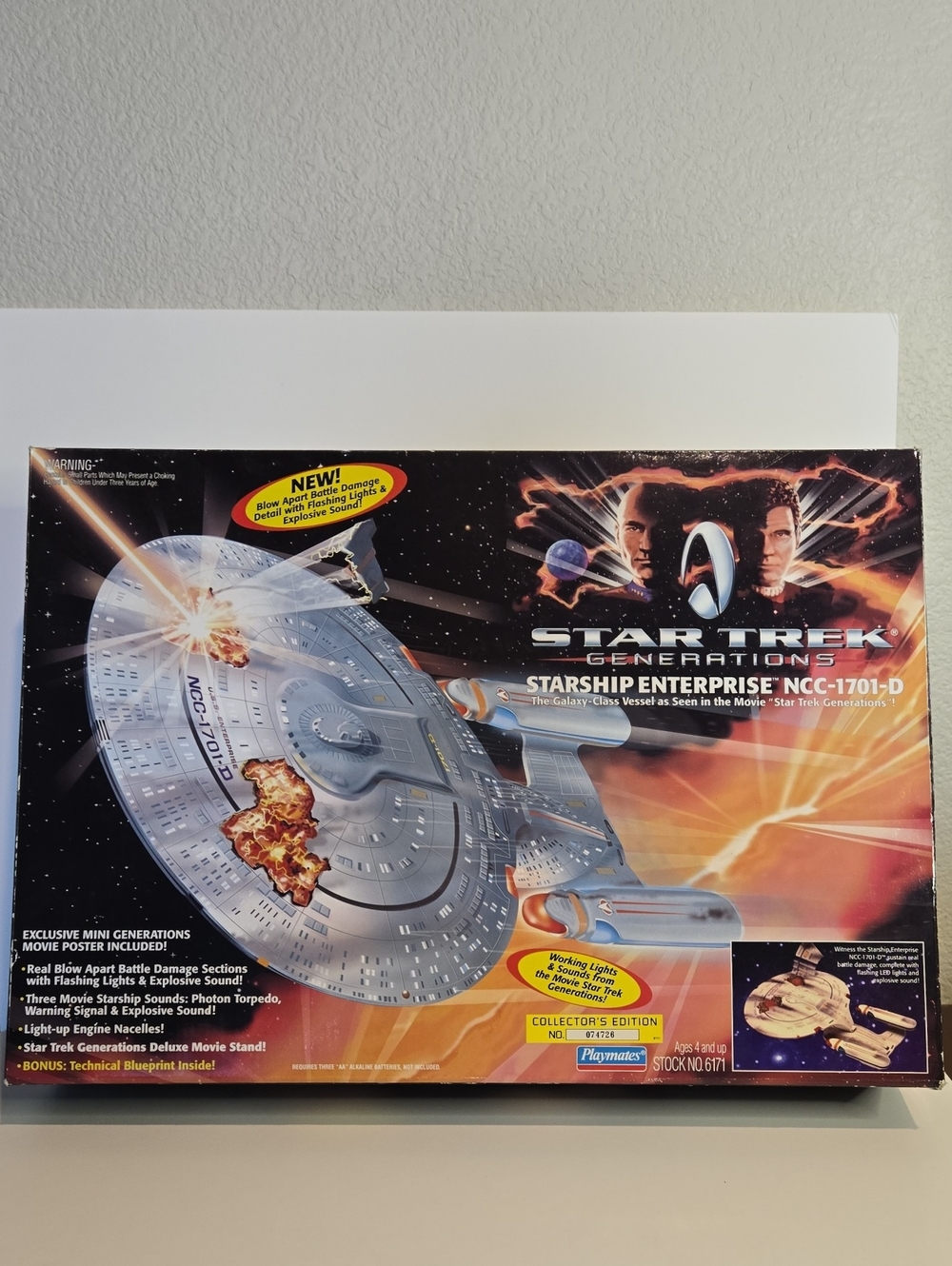 Star Trek - Generations: Starship Enterprise NCC-1701-D. Playmates. 1994.